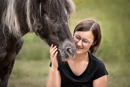 Fotografin Jana Hartmann mit Pony